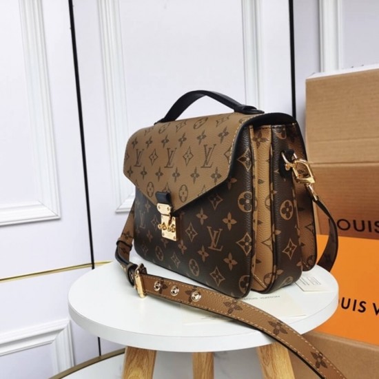 Replica Mirror Quality Louis Vuitton Pochette Metis M44876